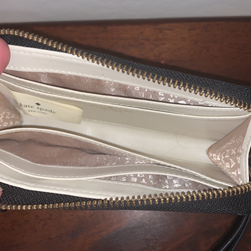 KATE SPADE BNWT BEAUTIFUL BLACK PATENT LEATHER WRISTLET - Picture 7 of 11